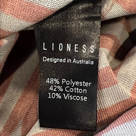 Lioness bloom long sleeve crew neck boxy t-shirt in pink stripes - Picture 11 of 13